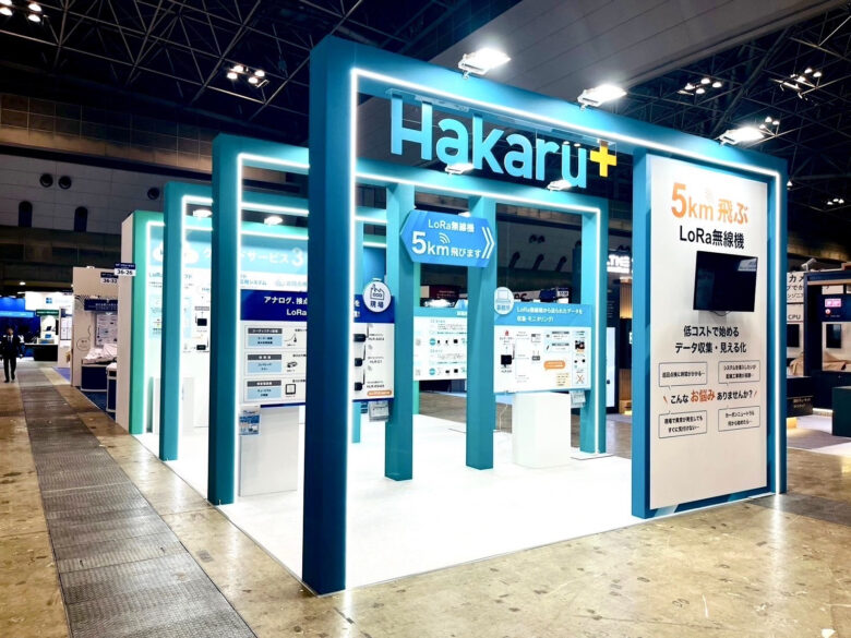 ブースに統一感を持たせつつ、ブランドイメージもしっかりと与えている照明事例